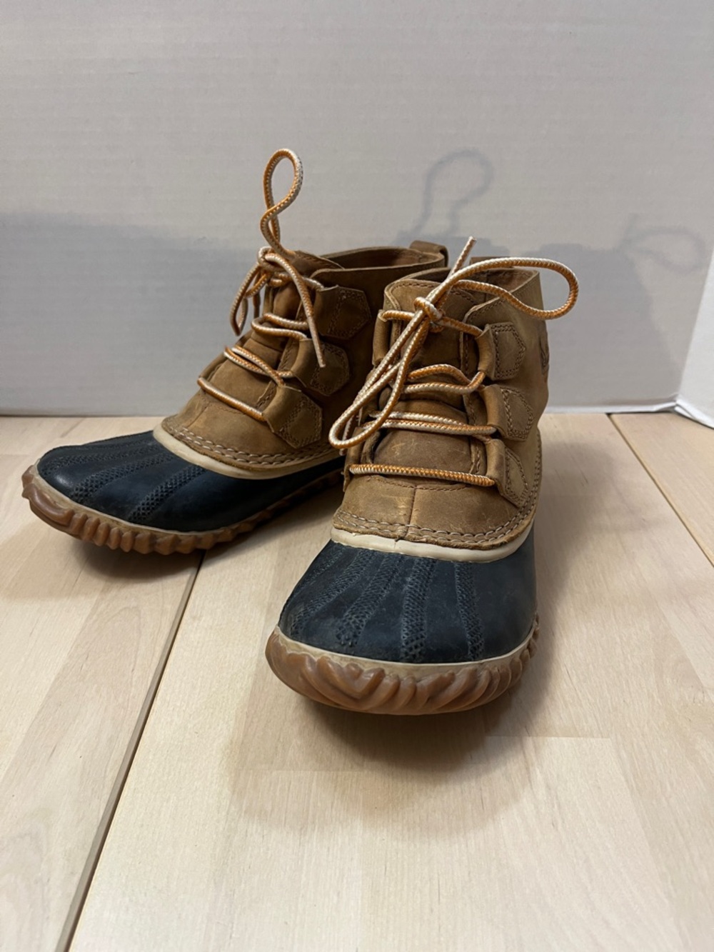 Sorel Out N About Black & Tan Waterproof Duck Boots NL2133-286 Women’s 7.5